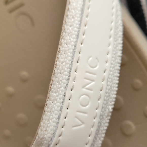 Vionic flip flops sandals size 8.5 or 9 - Picture 14 of 14